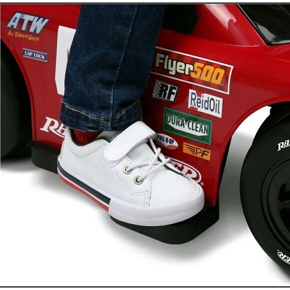 Radio Flyer 6v Racer Ride On Car for toddlers with round printed playmat - Picture 9 of 11